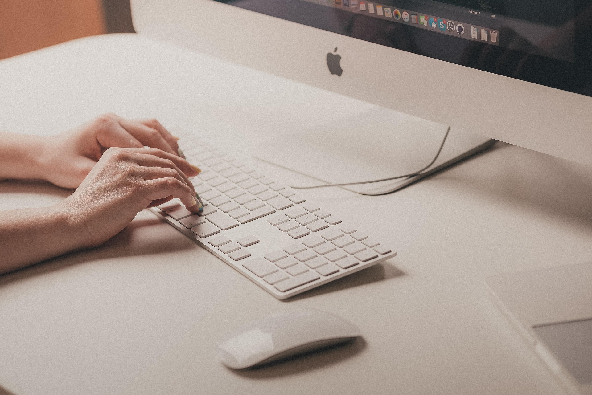 pexels-apple-1839391_1920.jpg